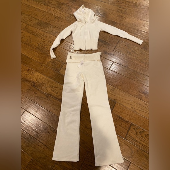 New!💕 Frankie’s Bikini set 💕Fleur cloud low rise knit pants Aimee cloud hoodie - Picture 10 of 10